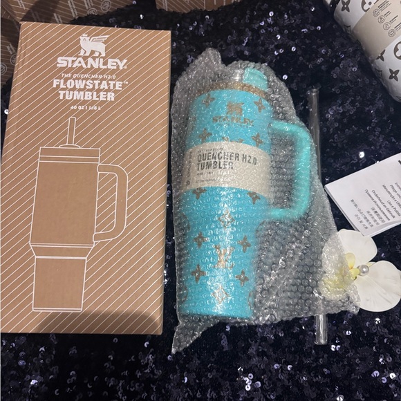 Stanley Turquoise and Gold Patterned tumbler - Picture 10 of 10